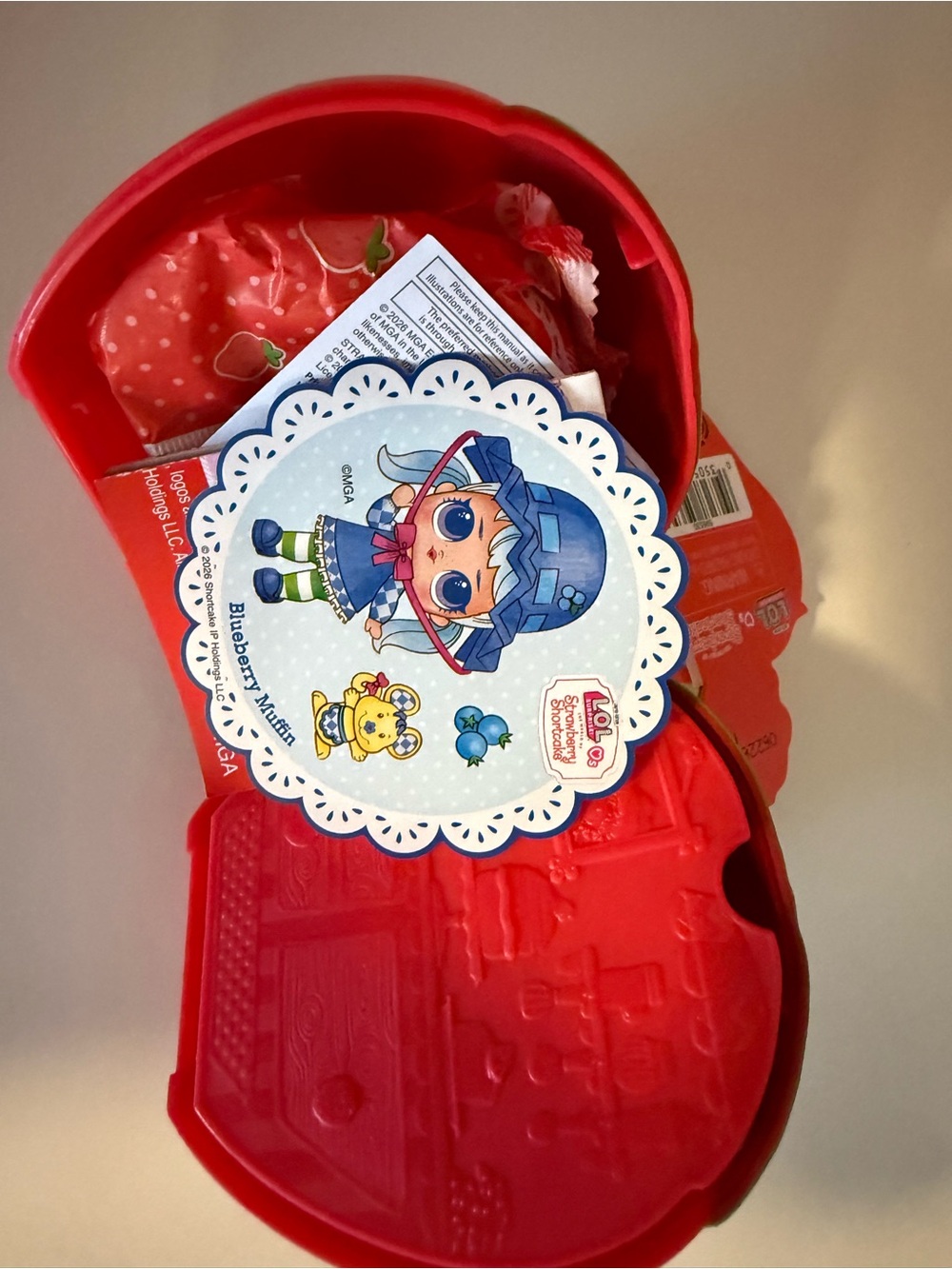 L.O.L. Surprise! Red Playcase with Blueberry Muffin Character Art